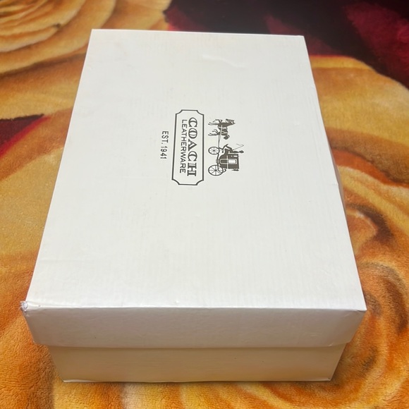 Coach - Picture 4 of 8